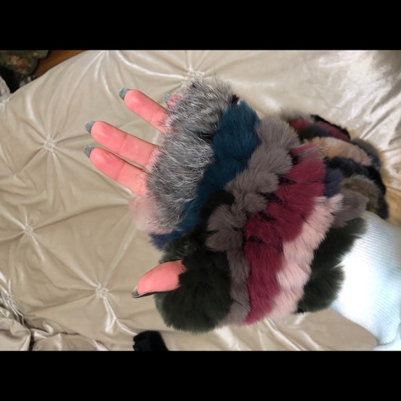Jocelyn multi color fur mittens / gloves - Picture 3 of 4